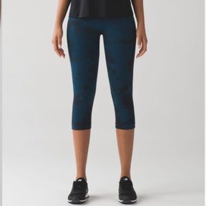 Lululemon Flow & Go Crop. Tie-dye grey and black 2